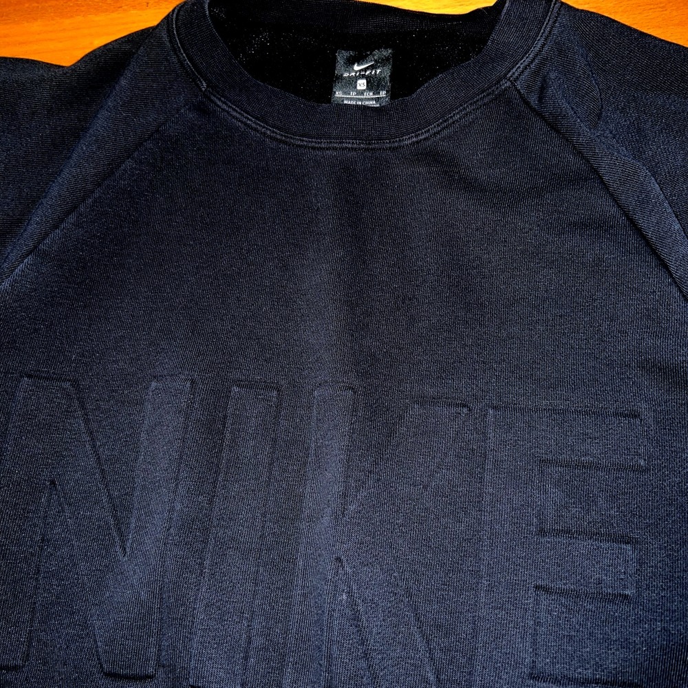 Nike Versa Embossed Cropped Sweater Womens Pullover Black Size XS CD8793-010